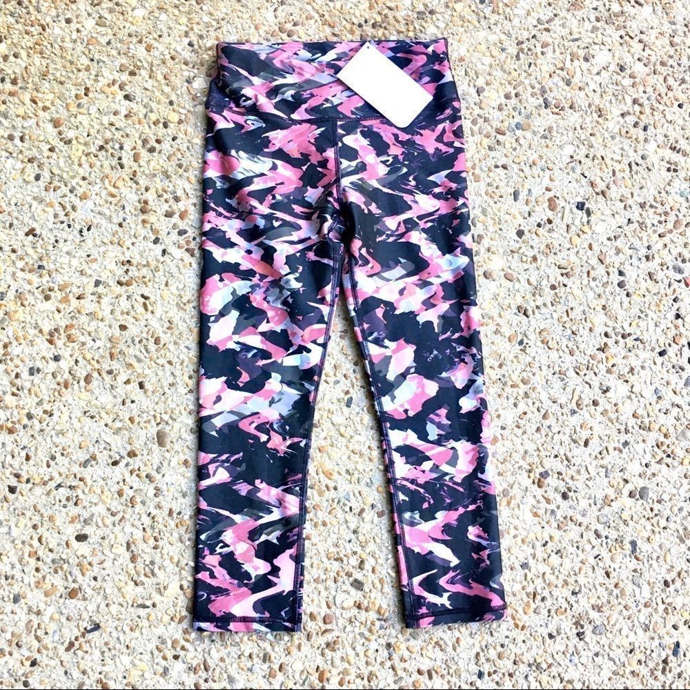 NWT Fabletics Salar Capri Camo Pink Capris XXS 0-2